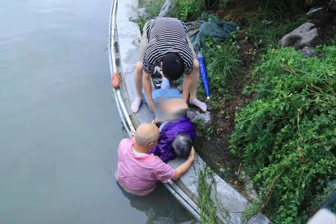 八旬“老兵”又一次勇救落水者,所在街道将为其申报见义勇为表彰 八旬“老兵”又一次勇救落水者,所在街道将为其申报见义勇为表彰