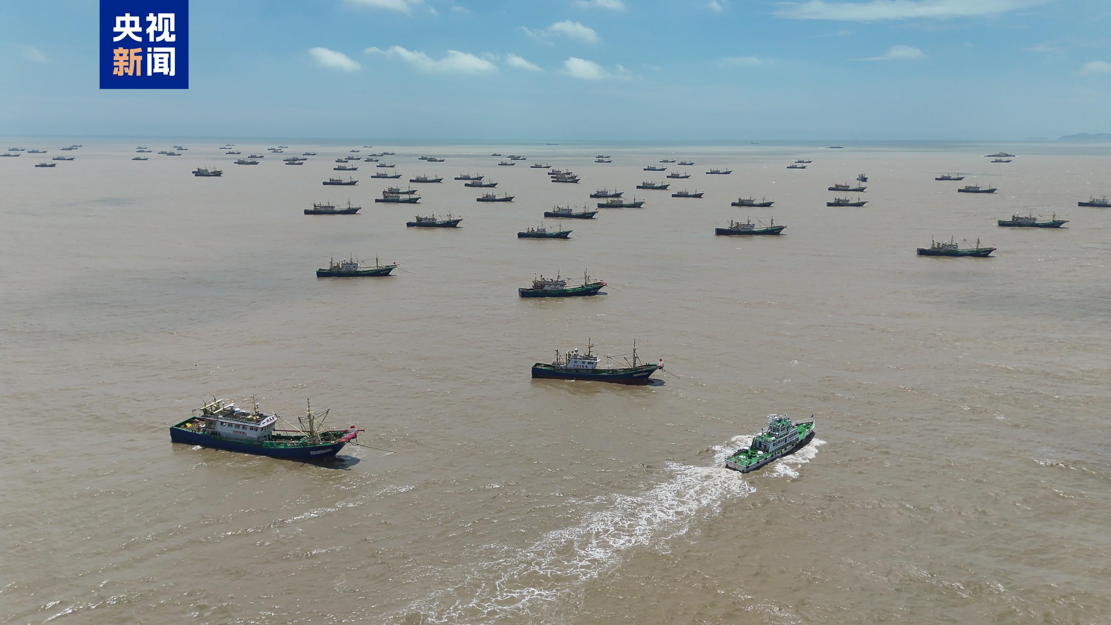 东海万艘渔船开捕！“2025护航开渔行动”启动