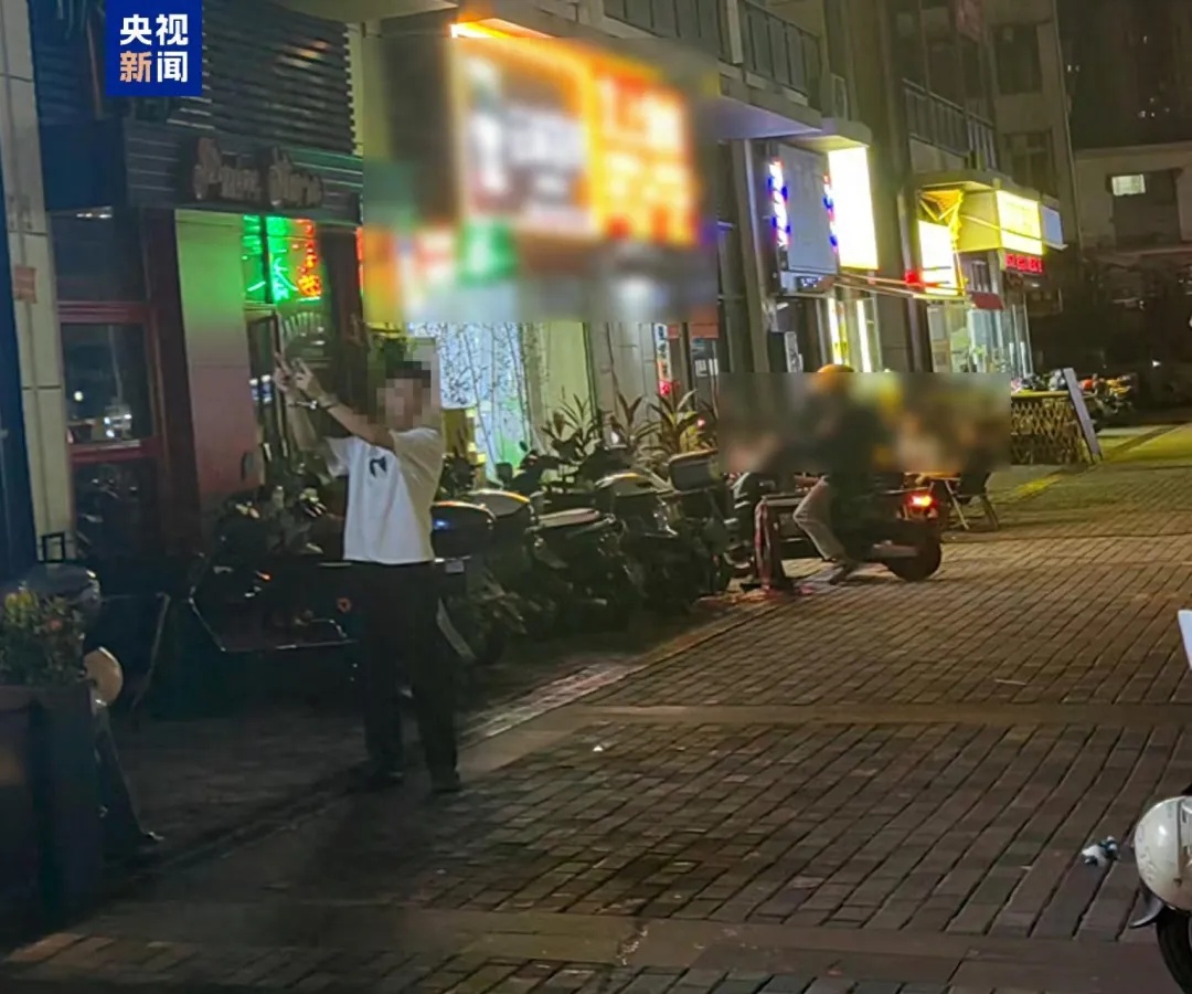 儿童自行车、鞋架、鞋子等突然从天而降！林某（男，24岁）被刑拘