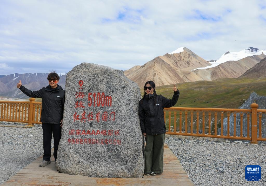 游壮美帕米尔 做“冰山上来客”