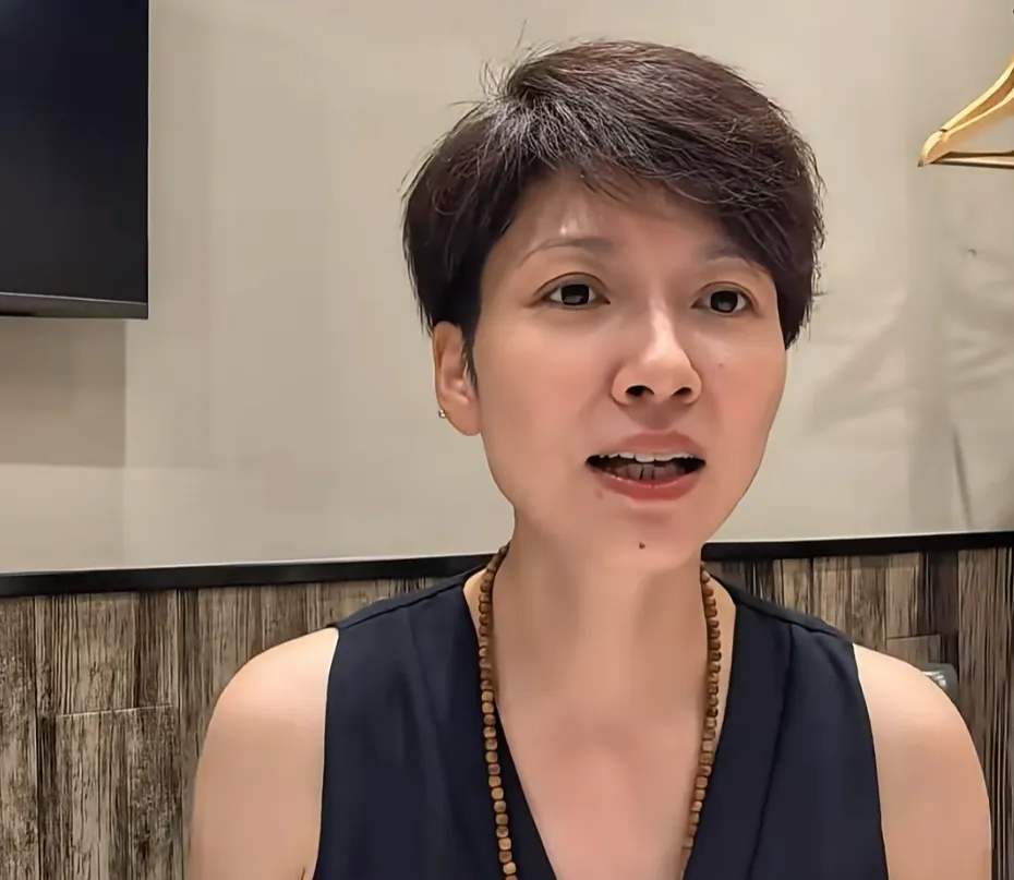 昔日上海著名女主持人！吉雪萍突传新消息，直播中披露近况，超30万人涌入