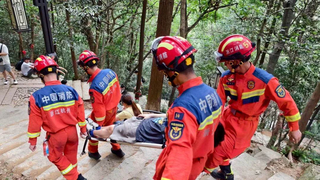 西湖边，一天发生4起！消防员大晚上找了近两个小时，紧急提醒
