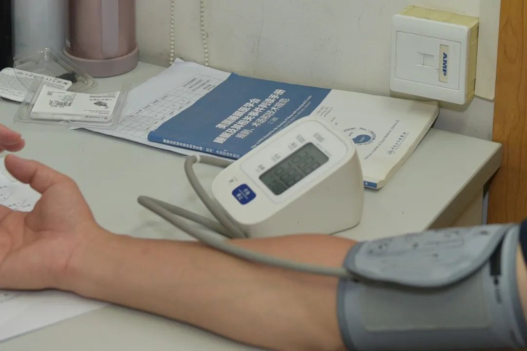 一个简单动作有效改善血压！6个不知不觉的“降压秘诀”，快收藏