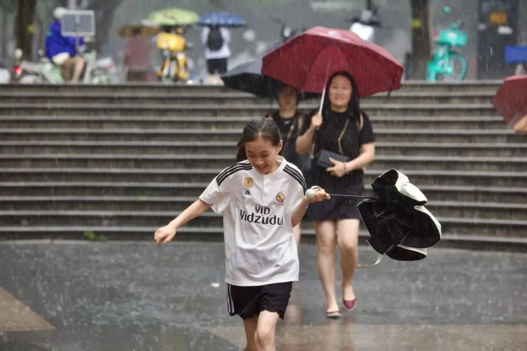 暴雨，大暴雨！广东一地发布“五停”通知，16地市启动应急响应