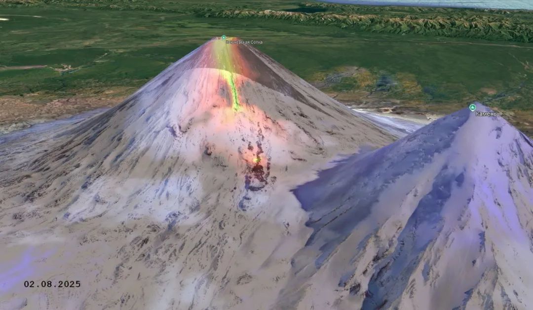 俄罗斯多座火山接连喷发