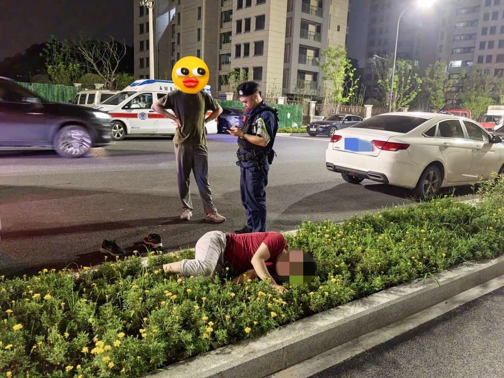 “我2006年的，40多岁了！”杭州民警哭笑不得