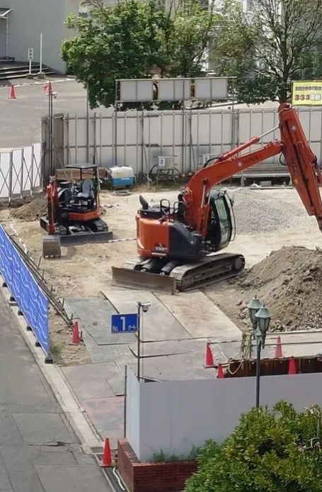 日本广岛大学再次发现疑似未爆弹,周边道路已限行,该校区曾为日军陆军军械库所在地 日本广岛大学再次发现疑似未爆弹,周边道路已限行,该校区曾为日军陆军军械库所在地