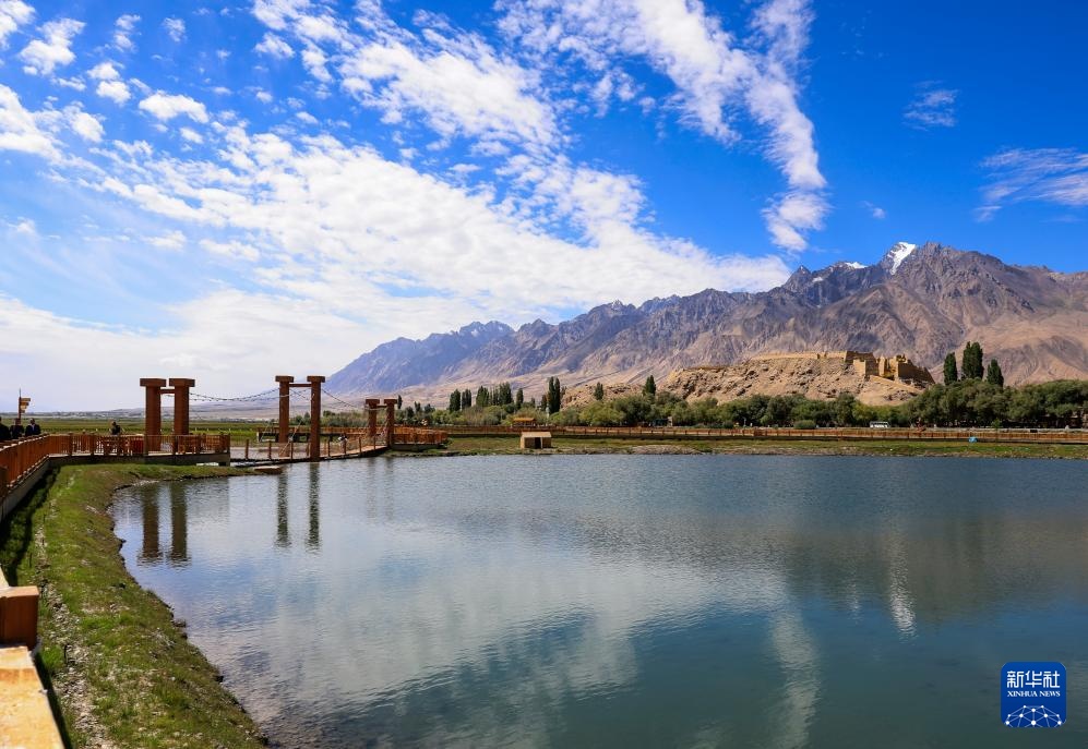 游壮美帕米尔 做“冰山上来客”