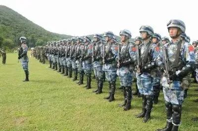 冲进海里救人的“腹肌哥”找到了