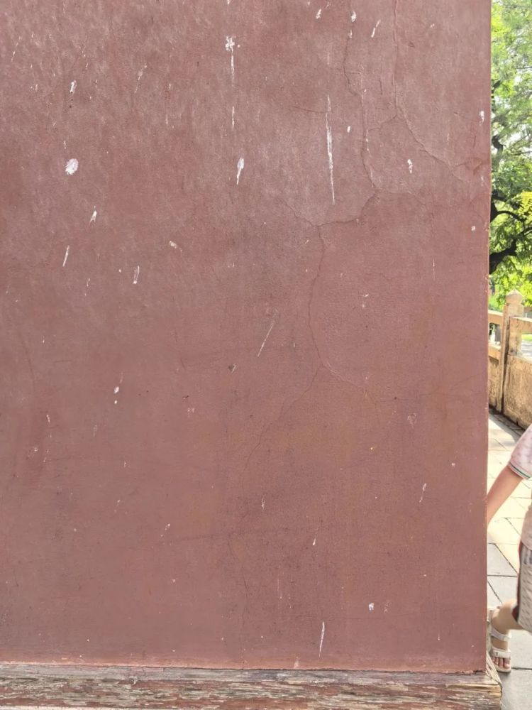 “黑神话”取景地大同华严寺殿墙遭游客刻字？官方通报