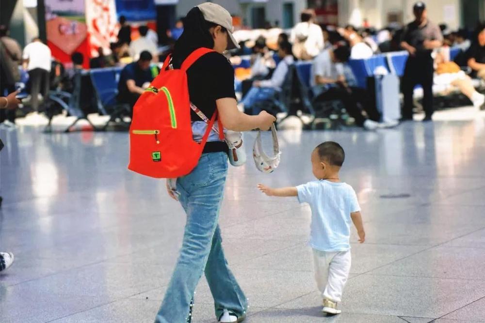 暑期带娃坐火车必看 儿童免费乘车有哪些条件？答案都在这