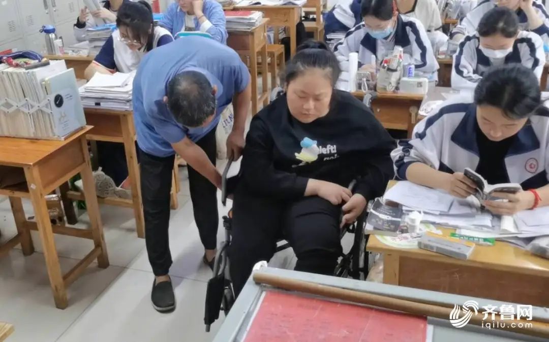 12年！被爷爷背着上学的日照女孩，考上大学了