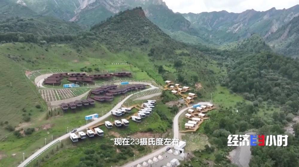 “清凉经济”火热一夏 滑雪场、溶洞……解锁避暑新玩法 “清凉经济”火热一夏 滑雪场、溶洞……解锁避暑新玩法