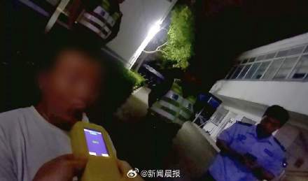 男子醉驾去派出所瞧热闹！被吊销驾照五年罚1500