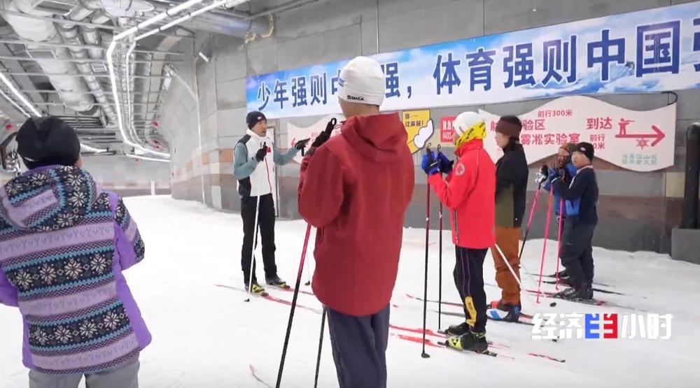“清凉经济”火热一夏 滑雪场、溶洞……解锁避暑新玩法 “清凉经济”火热一夏 滑雪场、溶洞……解锁避暑新玩法