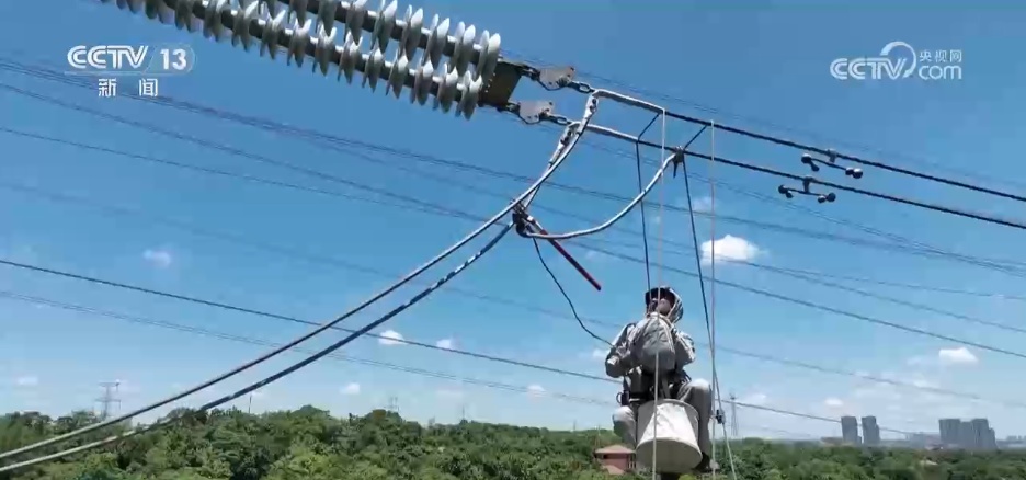 无惧“烤”验！致敬高温下的劳动者 烈日与汗水共同见证最美坚守