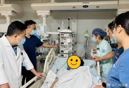 女子16楼阳台晾衣坠楼奇迹生还！全身多处骨折