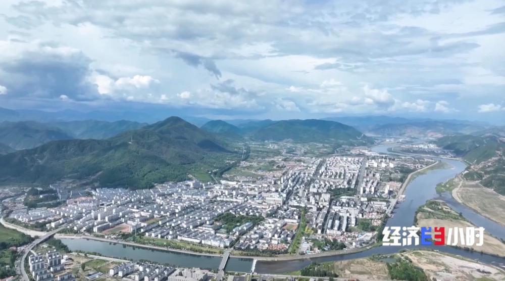“清凉经济”火热一夏 滑雪场、溶洞……解锁避暑新玩法 “清凉经济”火热一夏 滑雪场、溶洞……解锁避暑新玩法