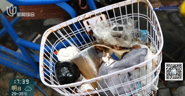 上海这几辆“僵尸车”长期停人行道？凌晨有动静？原因搞清了