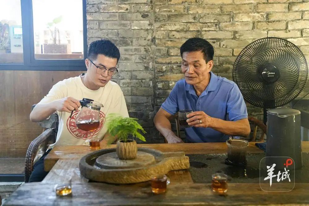 鼎湖山山洪突至，退役军人带儿子逆流救人：“后怕过，但军人担当不能丢！”