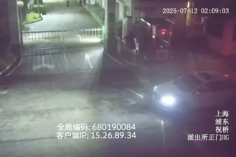 男子豪饮后开车去派出所当“吃瓜”群众,把自己“看”进去了 男子豪饮后开车去派出所当“吃瓜”群众,把自己“看”进去了