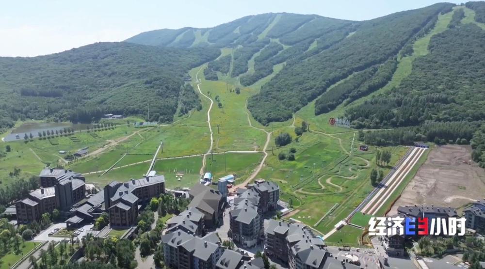“清凉经济”火热一夏 滑雪场、溶洞……解锁避暑新玩法 “清凉经济”火热一夏 滑雪场、溶洞……解锁避暑新玩法