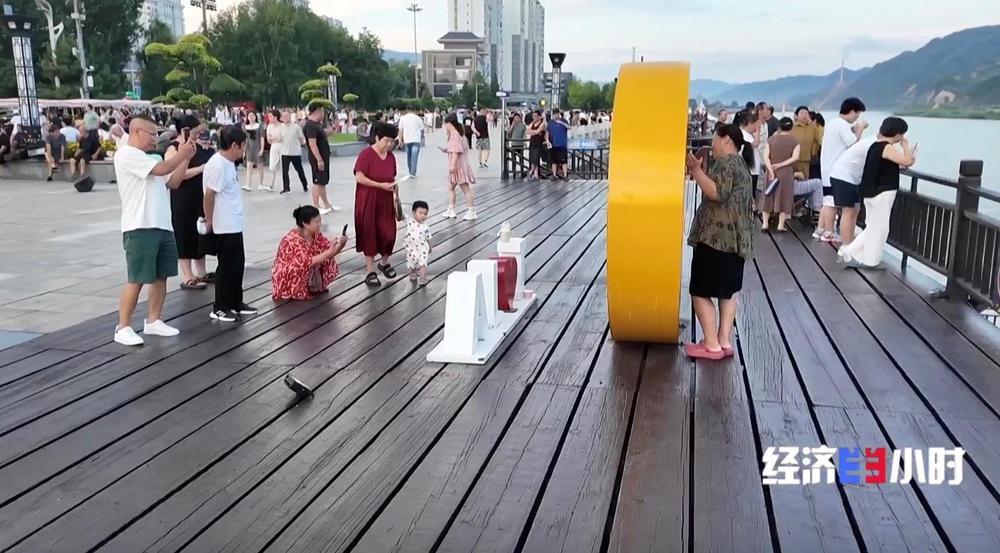 “清凉经济”火热一夏 滑雪场、溶洞……解锁避暑新玩法 “清凉经济”火热一夏 滑雪场、溶洞……解锁避暑新玩法