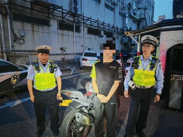 上海一司机用“神器”隐藏外地号牌，试图瞒天过海，结果得不偿失！