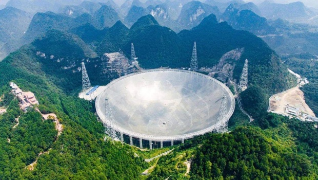 语文教材新增一篇课文，致敬这位伟大的“追星”者