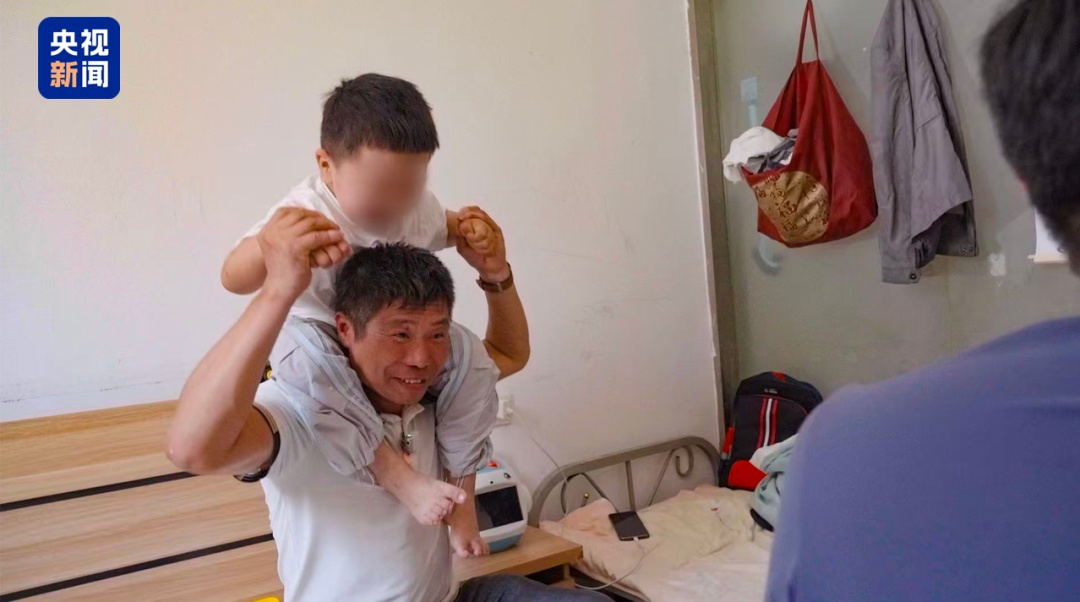 怕停下的骑手，却为陌生人刹车