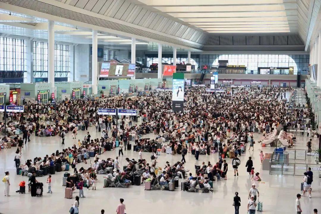 最近坐到“加长版”高铁？暑期出行要了解→