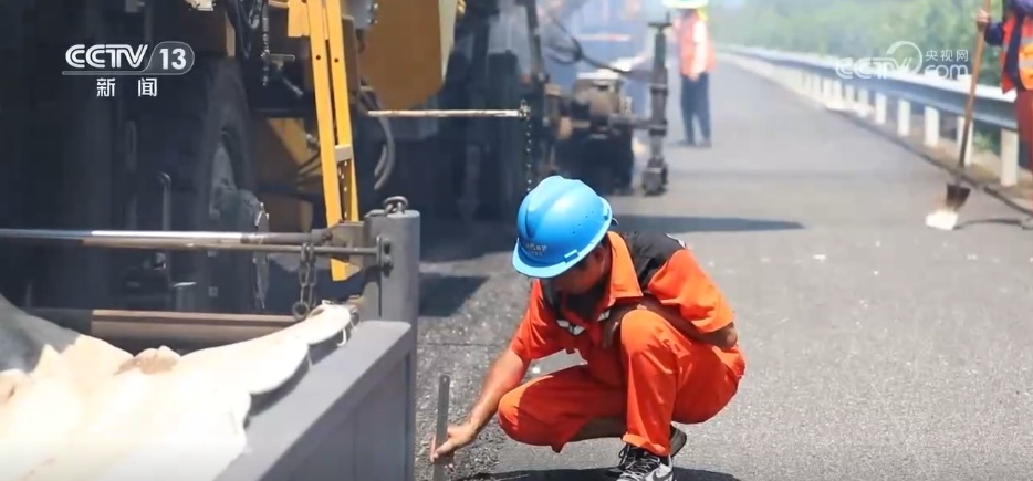 无惧“烤”验！致敬高温下的劳动者 烈日与汗水共同见证最美坚守