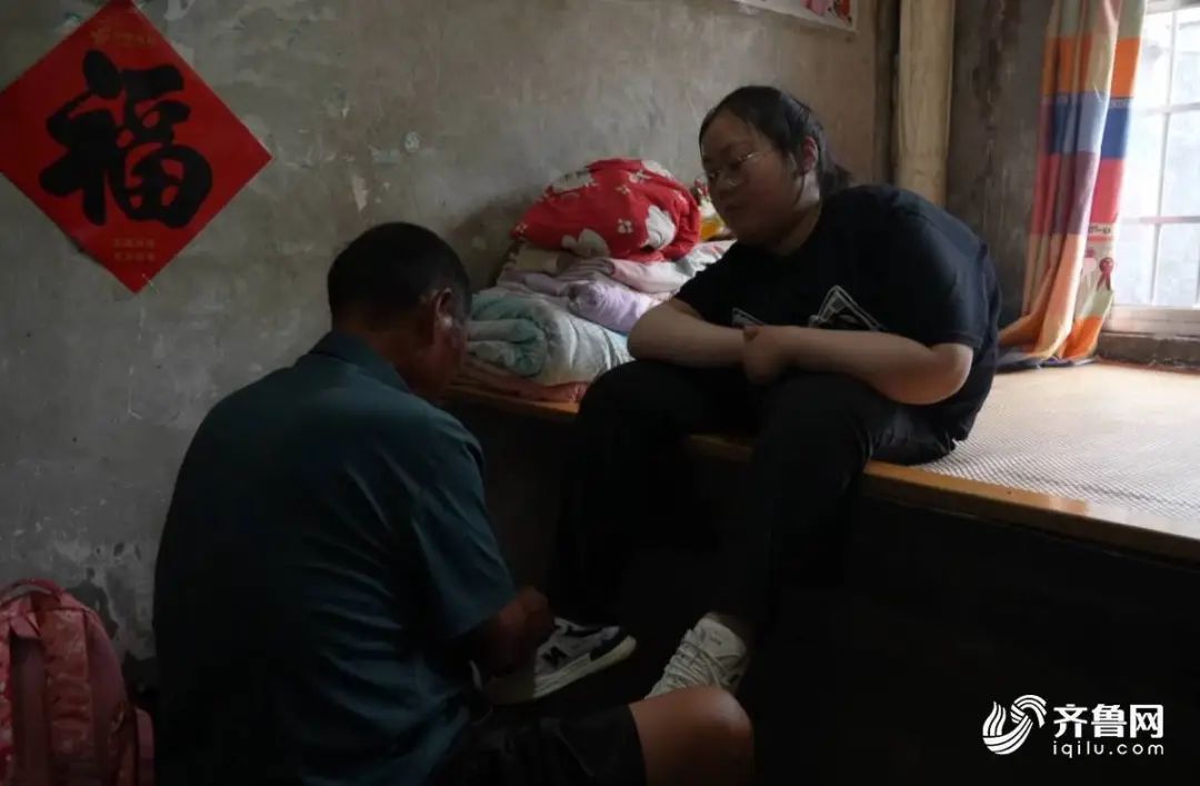 12年！被爷爷背着上学的日照女孩，考上大学了