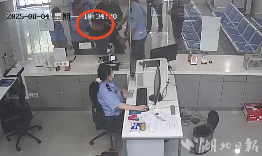 民警辅警默契配合“拿下”