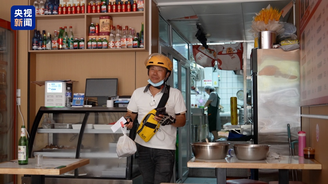 怕停下的骑手，却为陌生人刹车