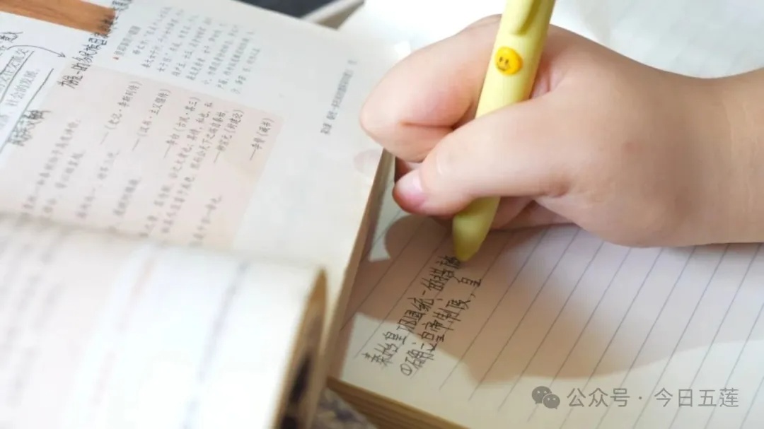 看哭了！何炎格，考上大学了！