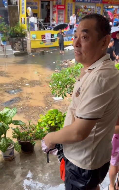 注意“上班雨”!今天广州仍有暴雨局部大暴雨到特大暴雨,11区暴雨预警信号生效中 注意“上班雨”!今天广州仍有暴雨局部大暴雨到特大暴雨,11区暴雨预警信号生效中