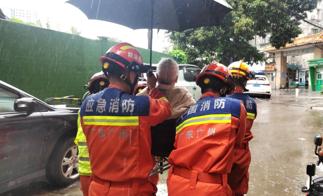 注意“上班雨”!今天广州仍有暴雨局部大暴雨到特大暴雨,11区暴雨预警信号生效中 注意“上班雨”!今天广州仍有暴雨局部大暴雨到特大暴雨,11区暴雨预警信号生效中