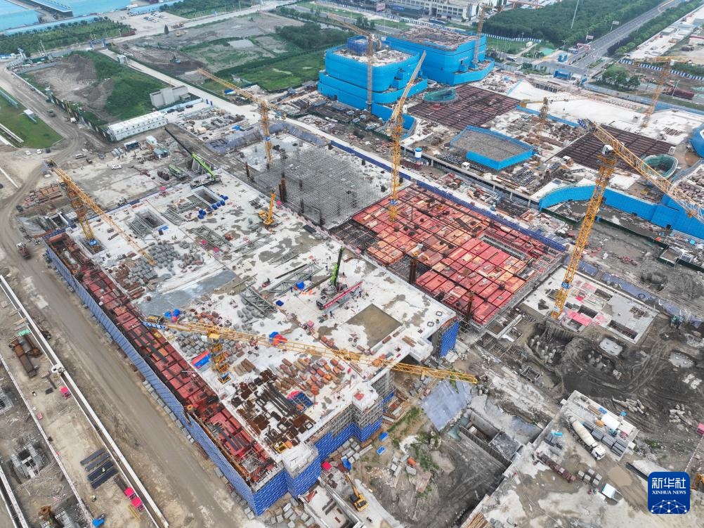 新建上海至南京至合肥高铁南通站站房钢结构首节桁架吊装完成 新建上海至南京至合肥高铁南通站站房钢结构首节桁架吊装完成