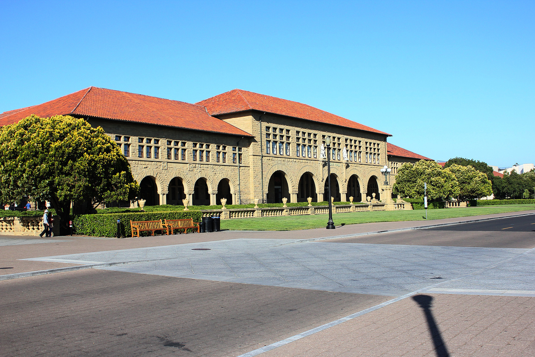 联邦资助被削减 美国斯坦福大学已裁员360余人