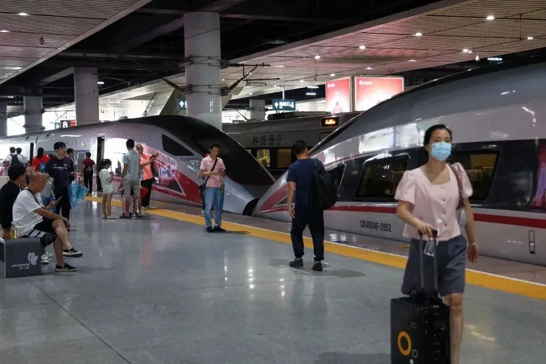 坐“加长版”高铁,认准标志少跑路! 坐“加长版”高铁,认准标志少跑路!