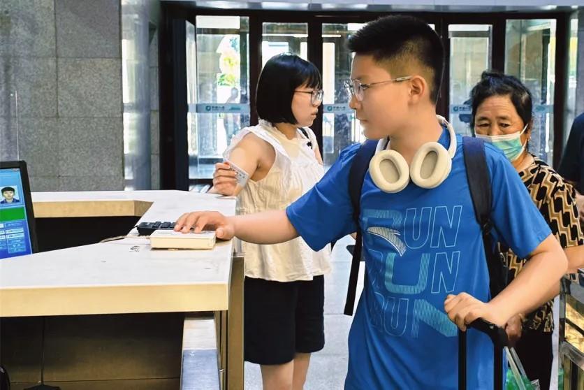 暑期带娃坐火车必看 儿童免费乘车有哪些条件？答案都在这