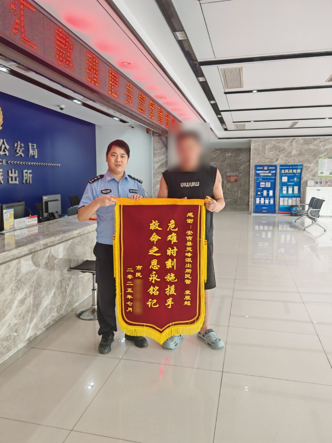 “教科书式”急救！民警“抢”回一条命！