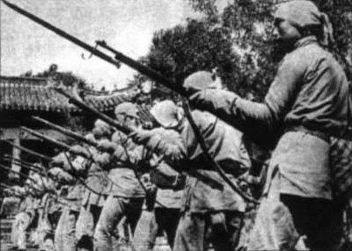 “父亲身上的弹伤，是永不磨灭的勋章”