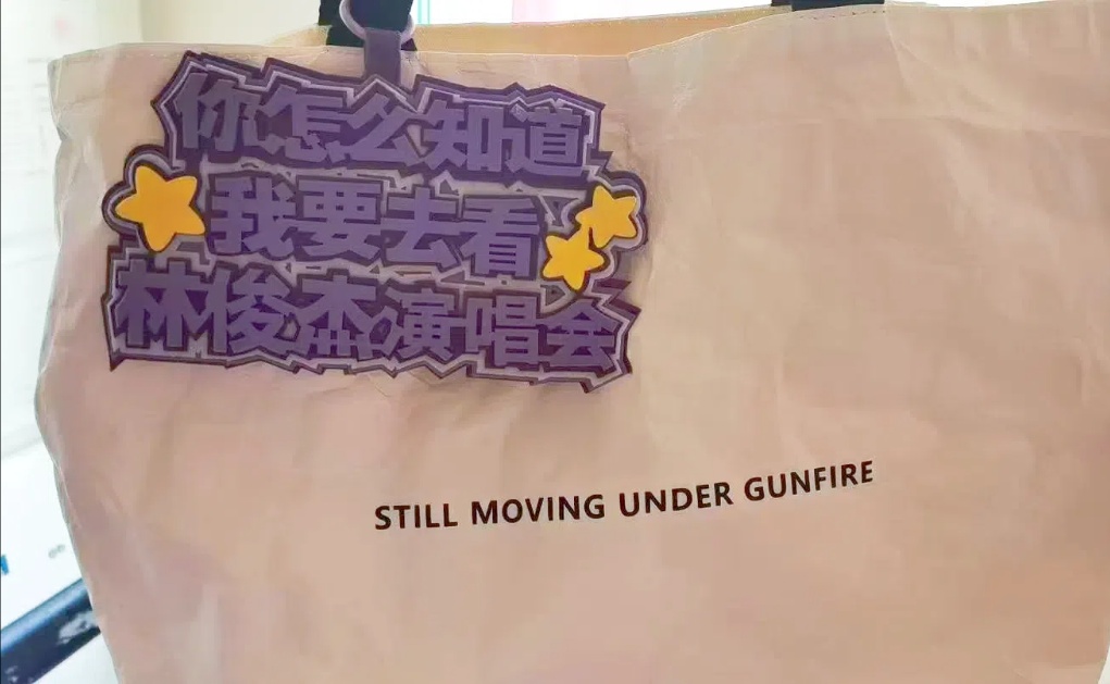 为什么好多人包上，都要挂一个玩偶？