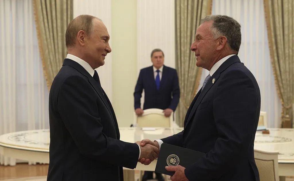 特朗普要见普京和泽连斯基？美媒曝：有这计划