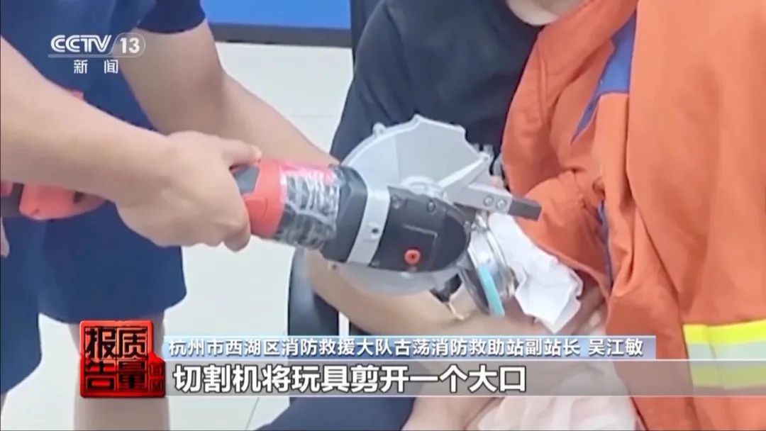 玩耍时突遇爆炸，10岁男孩整张脸和手臂被烧伤！