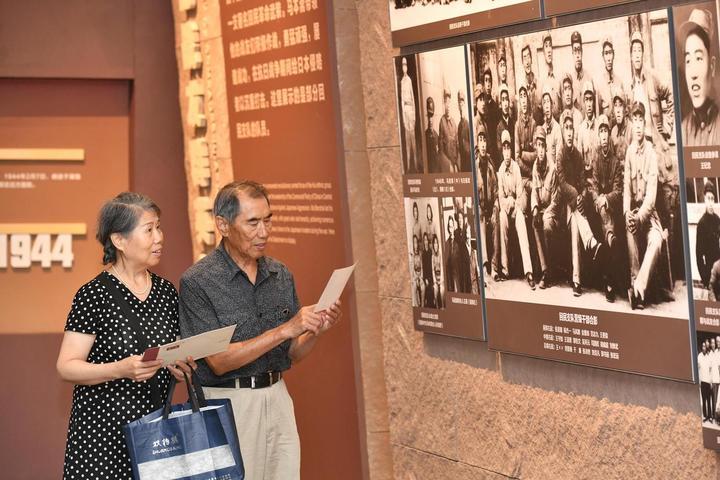 “父亲身上的弹伤，是永不磨灭的勋章”