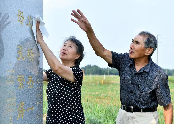 “父亲身上的弹伤，是永不磨灭的勋章”