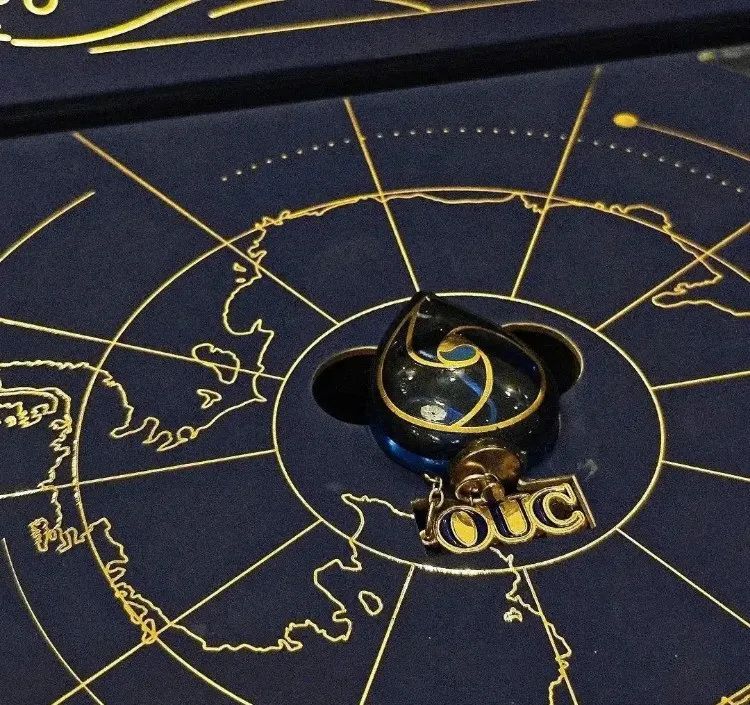 中国海大录取通知书附赠南极海水吊坠标价5000元出售？学校回应